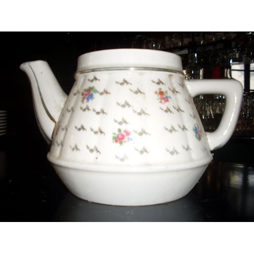 Theieire En Veritable Porcelaine
