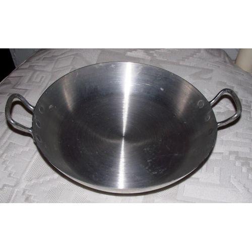 Plat Ancien Vintage En Aluminium.