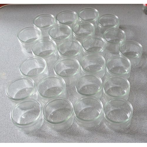 Assortiment De Vingt Quatre Petits Pots En Verre Incolore Pouvant Servir De Verrines, Photophores Ou Autre Usage - Hauteur 4.5cm - Largeur Ouverture 6.5cm - Vendus Vides