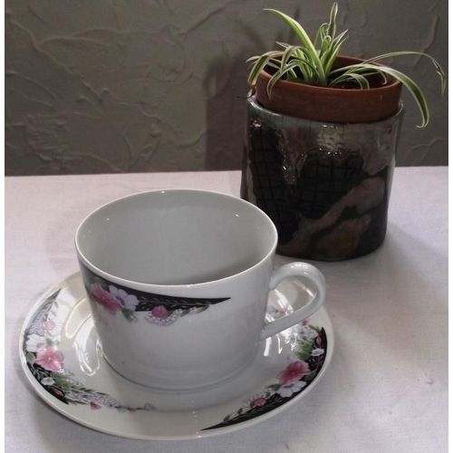 Tasse Et Sa Soucoupe Décorée Motif Fleurs Vintage En Porcelaine Fine