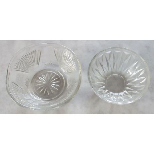 Deux Très Jolies Coupelles Anciennes En Verre Transparent Et Ouvragé - Diamètres 12cm Et 10.5cm - Décoratives Et Utiles