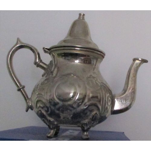 Théière Vintage Ancienne Magma - Modèle Lourd En Métal Recouvert D'une Couche Argentée - Hauteur Environ 23cm - Intérieur Très Noirci - Vendue En L'état Et Non Nettoyée