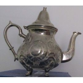 Théière Vintage Ancienne Magma - Modèle Lourd En Métal Recouvert D'une Couche Argentée - Hauteur Environ 23cm - Intérieur Très Noirci - Vendue En L'état Et Non Nettoyée