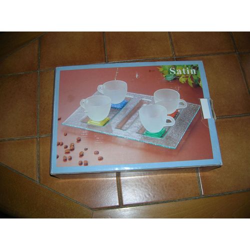 Plat Avec 4 Tasses