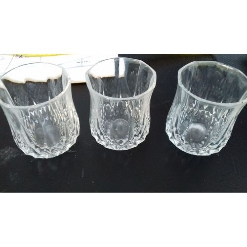 Lot De 3 Petits Verres À Liqueur, Vintage