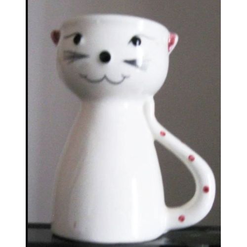 Coquetier Haut En Porcelaine Blanche - Original Car En Forme D'un Chat Debout - Hauteur Extérieure 9cm - Ancien Mais Jamais Utilisé