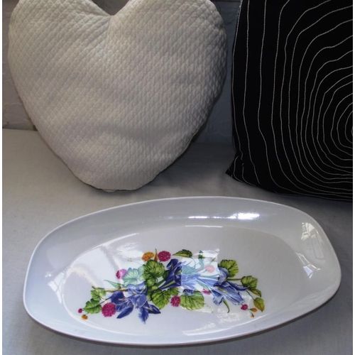 Plat Vintage En Mélaminé Neuf Marque Külsan Melamin Longueur 37.5 Cm Largeur 21.5 Cm .Jamais Utilisé