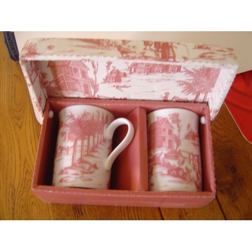 2 Chopes En Porcelaine Décorée