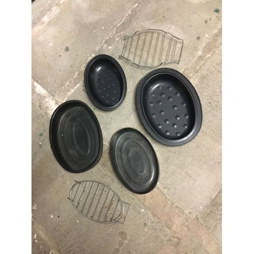 Lot De 4 Plats Et 2 Suppots En Metal Noir