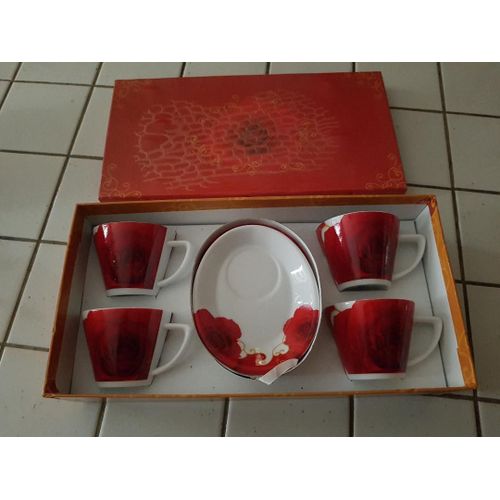 Lot De 4 Tasses À Café Ou À Thé En Porcelaine Blanches Et Rouges Motif Roses Rouges Avec Soucoupes Associées Porcelaines Lf Dans Sa Boite De Rangement