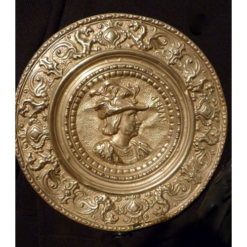 Assiette Décorative Buste De Chevalier  Ancien  Cuivre
