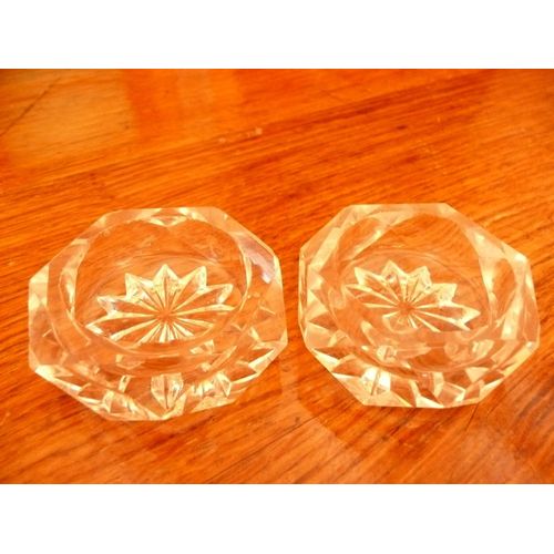 Deux  Salerons En Verre Taillé,Diamètre:5 Cm