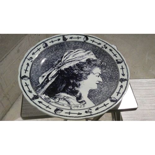 Marie Antoinette 1755-1793 Diam. 40cms Plat Pour Service Ou Déco