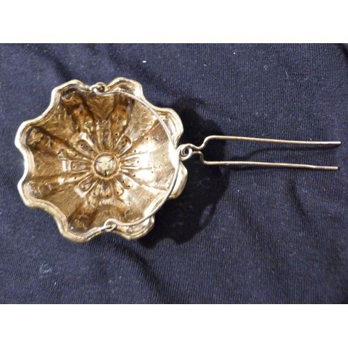 Boule Panier A Thé En Argent Massif Art Nouveau