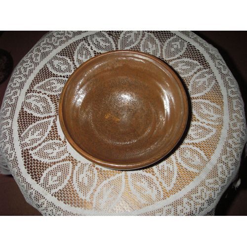 Bol En Grès De Marque Gp De Couleur Marron ,Diamètre 15 Cm ,Profondeur 8 Cm .