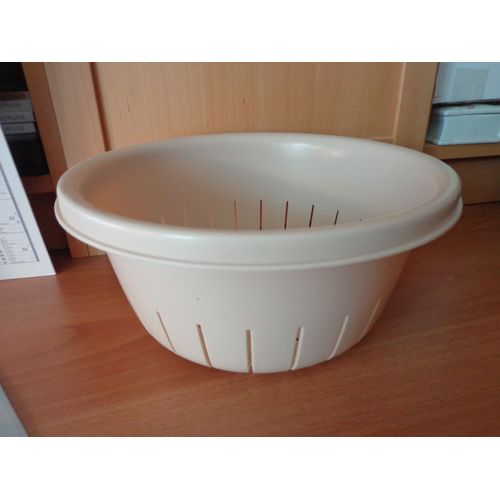 Passoire A Salade Beige