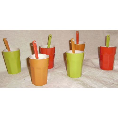 Verrines Ou  Tasses À Café Avec Cuillères