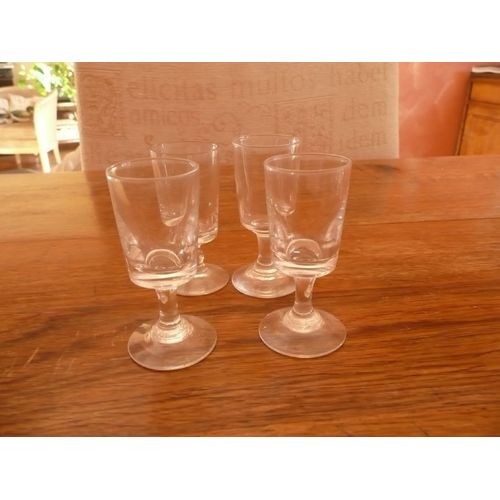 Lot De 4 Verres À Liqueur Droits Anciens.Hauteur 8 Cm.