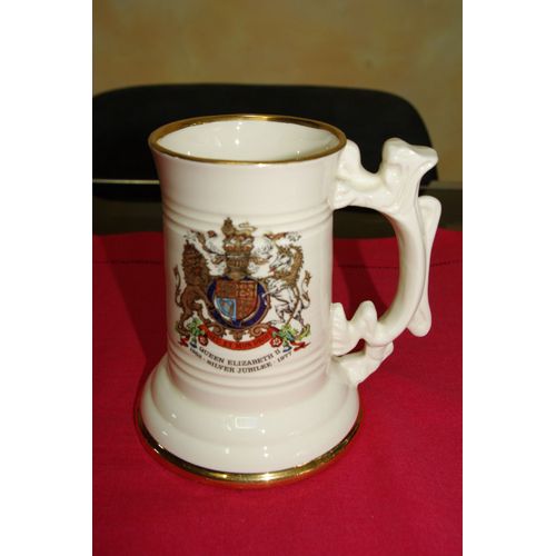 Chope À Bière Queen Elizabeth 2 , Silver Jubilé 1952-1977.