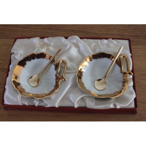 Salière Et Poivrière En Porcelaine De Limoge
