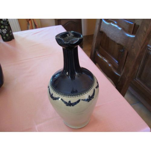 Carafe Émaillée Bleu En Haut Et Couleur Grise En Bas Avec Une Cooronne De Fougéres Tout Le Tour Estampillée Pont Des Verne France Hauteur 23 Cm En Grés