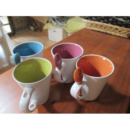 4 Tasses Avec Cuillères
