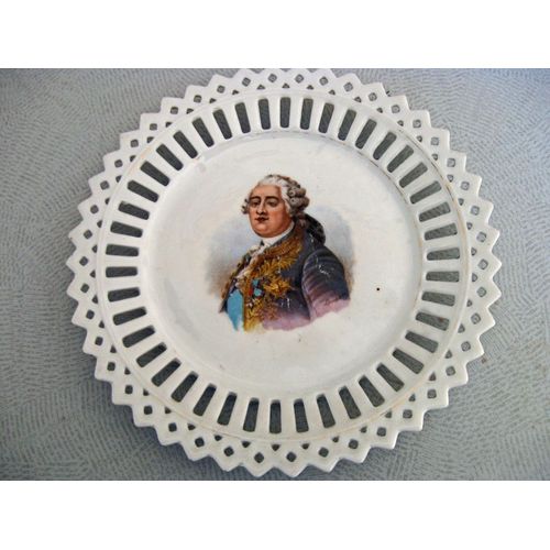 Assiette Dentelée En Porcelaine De Saxe Représentant Louis Xvi