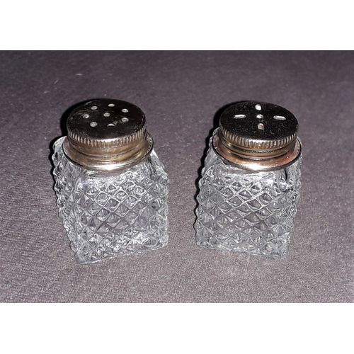 Ensemble Salière Et Poivrier En Verre Taillé