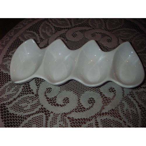 Coupelle Ovale 4 Compartiments Pour L'apéritif Ou Autre ,En Céramique ,Coloris Blanc ,Longueur 21 Cm ,Largeur 9 Cm ,Profondeur 4 Cm ,Largeur De Chaque Coupelle 5 Cm .