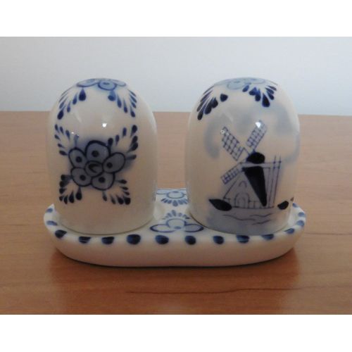 Saliere Poivriere Porcelaine Blanche Decor Bleu Moulin Fleur