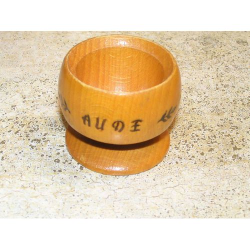 Coquetier En Bois - Verni - Gravure "Aude"
