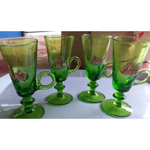 4 Petits Verres Italiens À Digestif