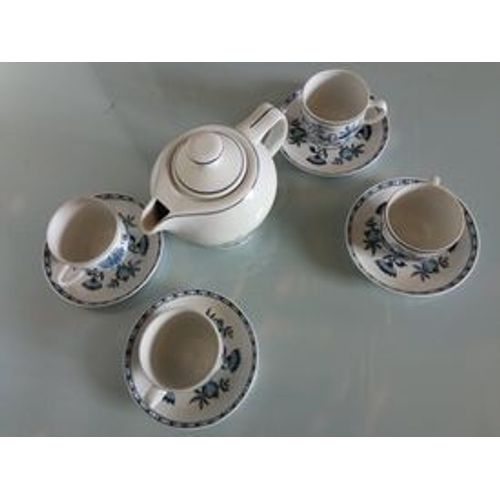 Service A Café Hollohaza Hungary