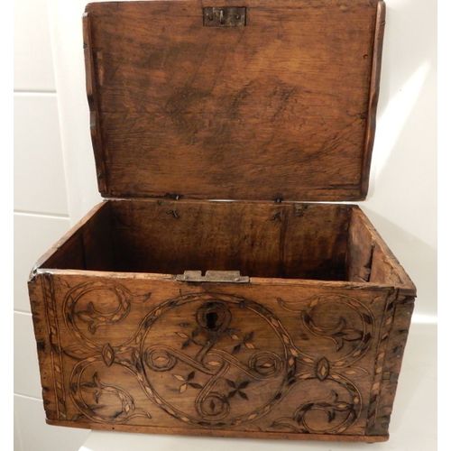 Petit Coffre En Bois Incrusté Ancien