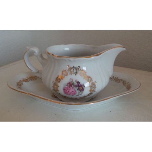 Saucière Dorée À L'or En Porcelaine De Bavière Avec Soucoupe- Marque Winterling - Décor Couple Du Xviiième Siècle : Louis Xiv - Xv