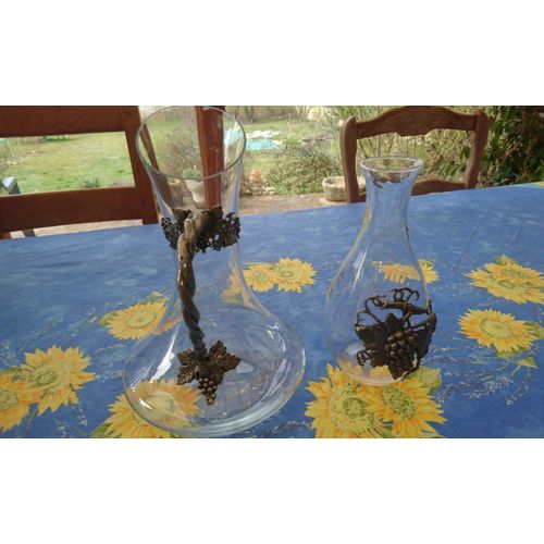 Tres Beau Lot De 2 Carafes Verre Avec Decor Cep De Vigne Et Raisins En Etain