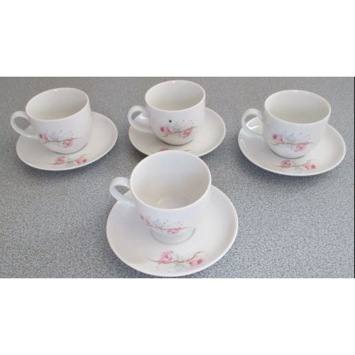 Quatre Tasses À Café Ou À Thé (Diamètre 6cm) Avec Quatre Petites Assiettes/Soucoupes (Diamètre 10.5cm)-Blanches Décorées D'un Très Fin Motif Floral Rose/Gris/Doré-Porcelaine Ou Matière L'imitant