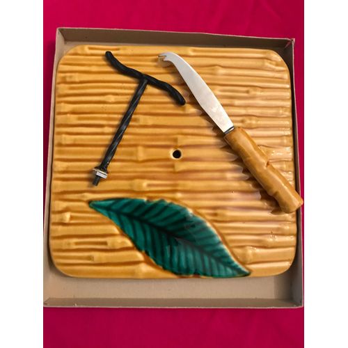 Plateau À Fromages Carré En Barbotine De Vallauris Avec Son Couteau En Faïence