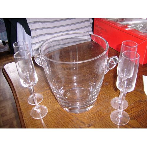 Seau À Champagne Et Ses 4 Flutes