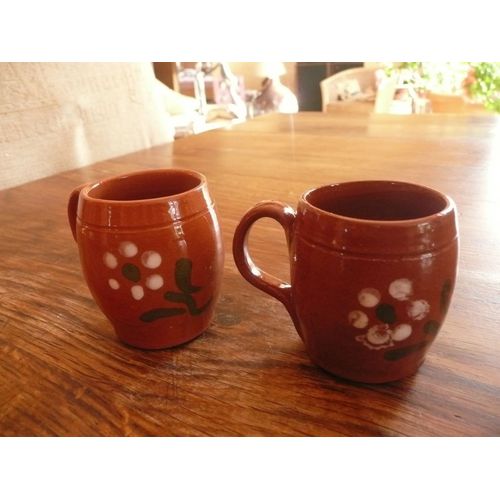 Lot De 6 Petites Chopes À Liqueur En Céramique,Décorés D'une Fleur.