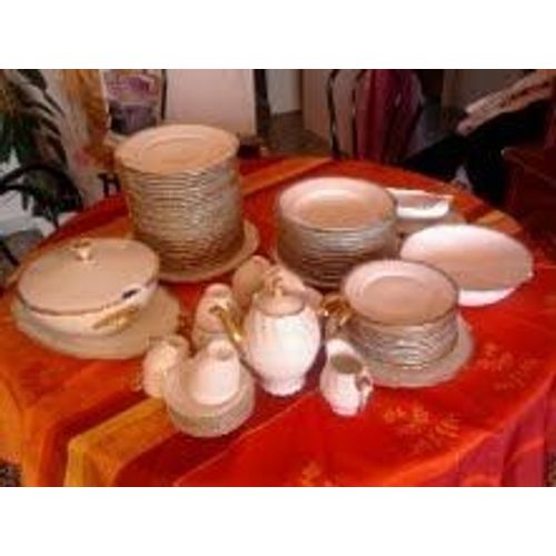 Service De Table Complet En Porcelaine Avec Filament D'or