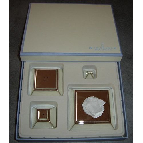 Coffret De Table (Salière, Poivrière, Porte-Bougie Et Porte-Couteau