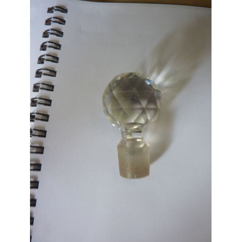 Bouchon De Carafe En Cristal Rond À Facettes (Modèle 1) Hauteur 5 Cm Diamètre 1cm