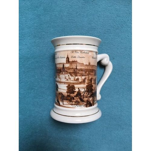 Chope À Bière Avec Décor De La Ville De Prague