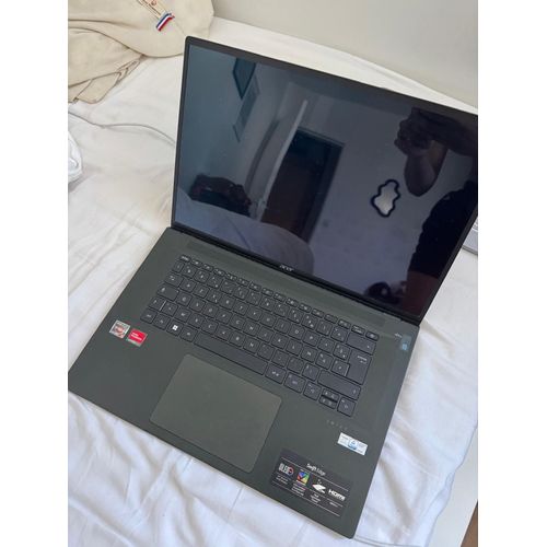 Asus swift edge oled 16" AMD Ryzen 5 6600U - Ram 16 Go - DD 480 Go