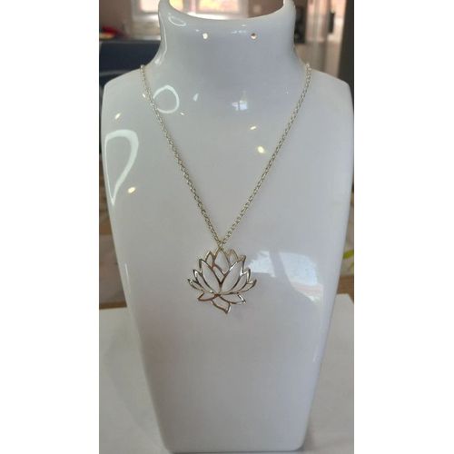Collier Fleur De Lotus Argenté