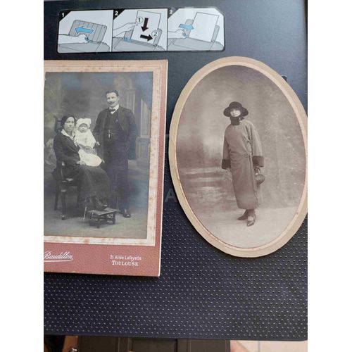 Lot De 2 Photos Anciennes 1916 / Femme Et Couple Avec Bebe