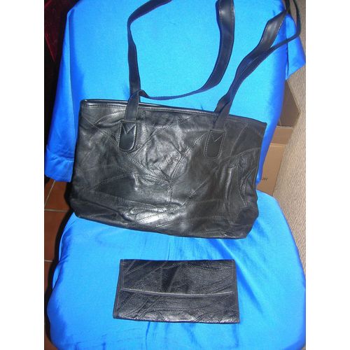 Sac À Bandoulière 30 X 22 Cm Et Portefeuille 20 X 11,5 Cm.