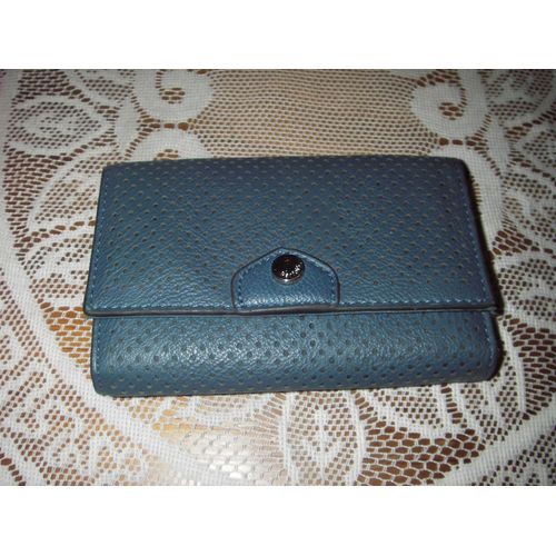 Porte Monnaie ,Porte Cartes Pressionné  Parfois En Simili Cuir  Bleu Pétrole ,Intérieur :1 Porte Monnaie Pressionné ,3 Grandes Poches ,12 Pochettes  Dont 2 Plastifiées ,Dimens :15 X10 X 2,5 Cm .