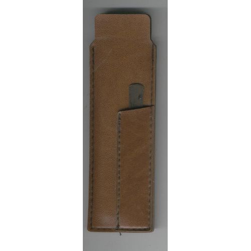 Peigne Dans Une Pochette En Simili Cuir Marron